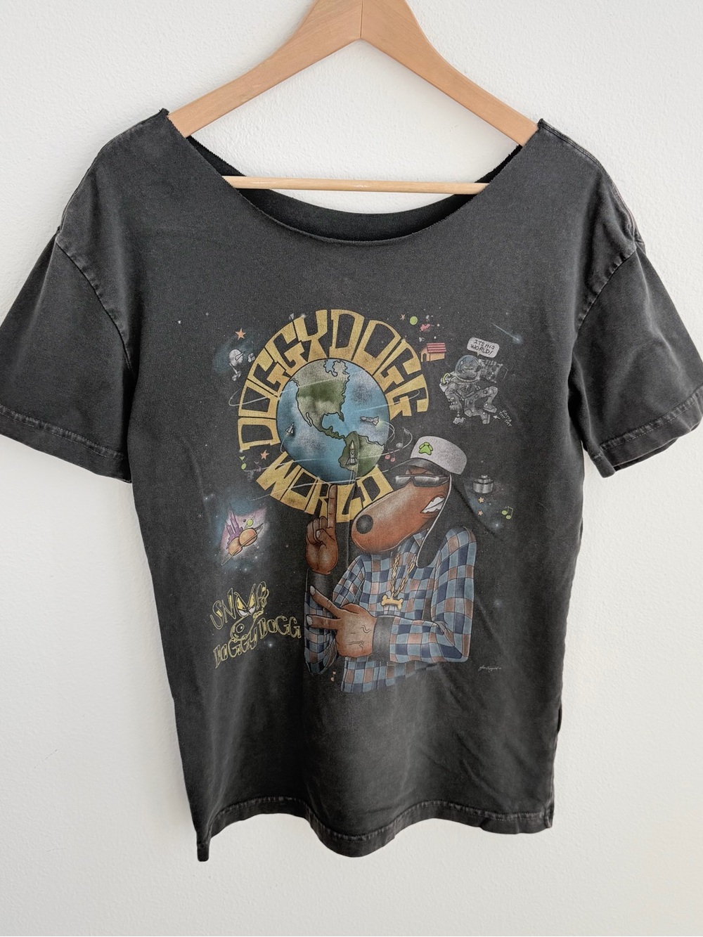 Snoop Dogg Doggy Dogg World Black Graphic Off the Shoulder Tee